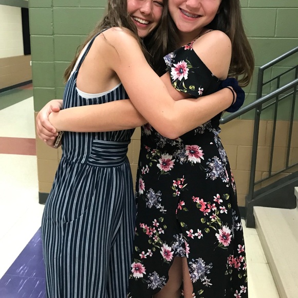 Bought at a boutique, fits a size 2/xs best. - Picture 4 of 5